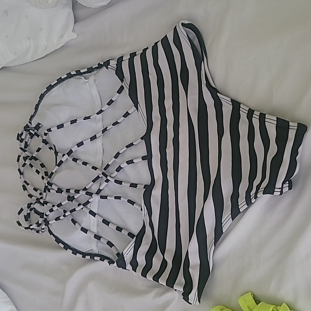 Bathing suit - Picture 3 of 3